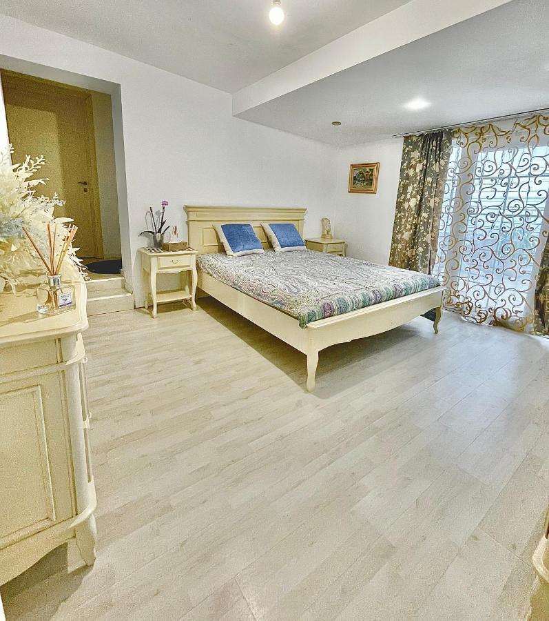 Casa In Inima Capitalei Villa Bucureşti Ngoại thất bức ảnh